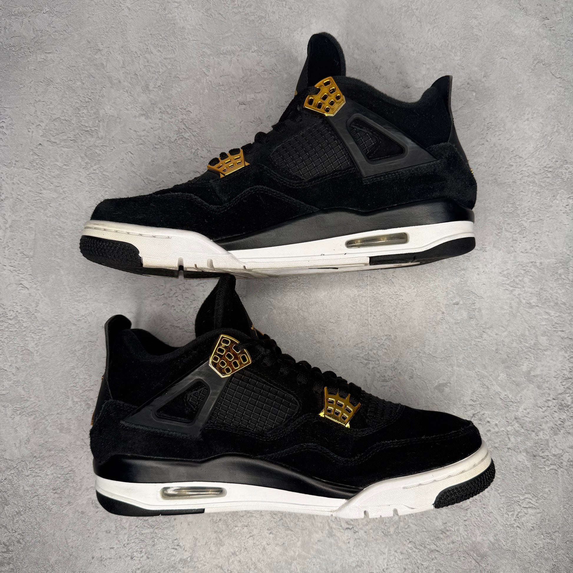Jordan 4 Retro Royalty *pre-owned* SIZE 9.5