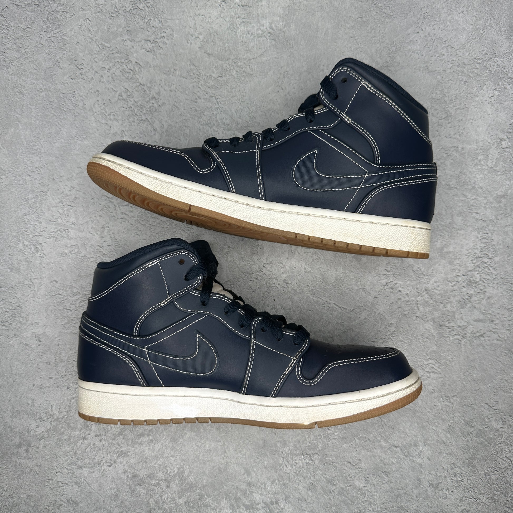 Jordan 1 Retro Mid Derek Jeter RE2PECT *pre-owned* SIZE 8.5