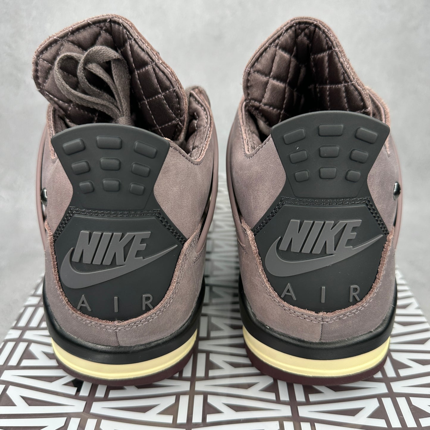 Jordan 4 Retro SP A Ma Maniére Violet Ore VNDS *pre-owned* SIZE 9
