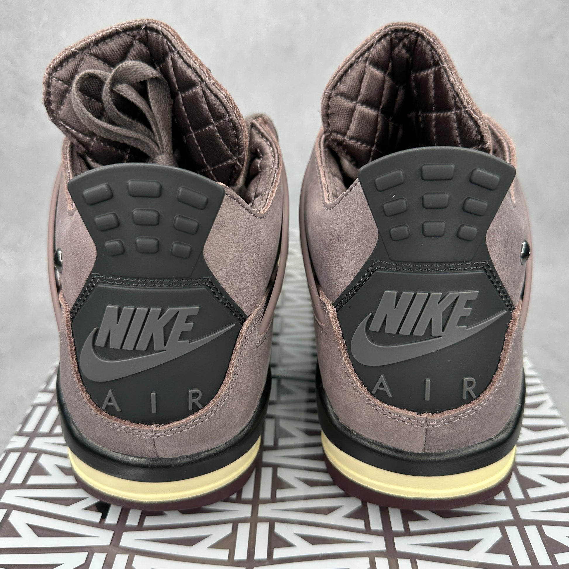 Jordan 4 Retro SP A Ma Maniére Violet Ore VNDS *pre-owned* SIZE 9