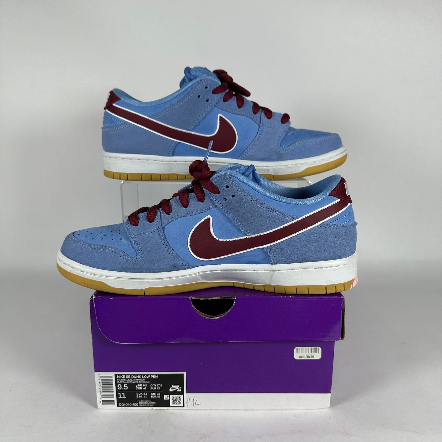 Nike SB Dunk Low Philadelphia Phillies *pre-owned* size 9.5