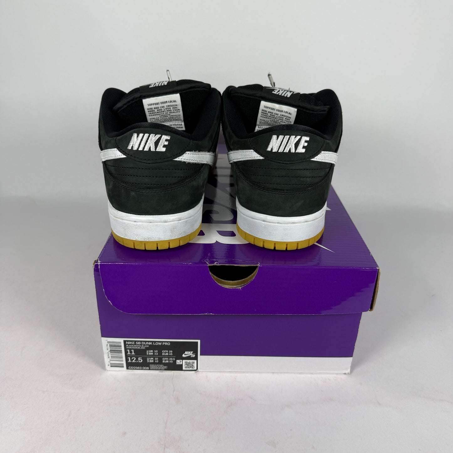 Nike SB Dunk Low Black Gum *pre-owned* (SIZE 11)