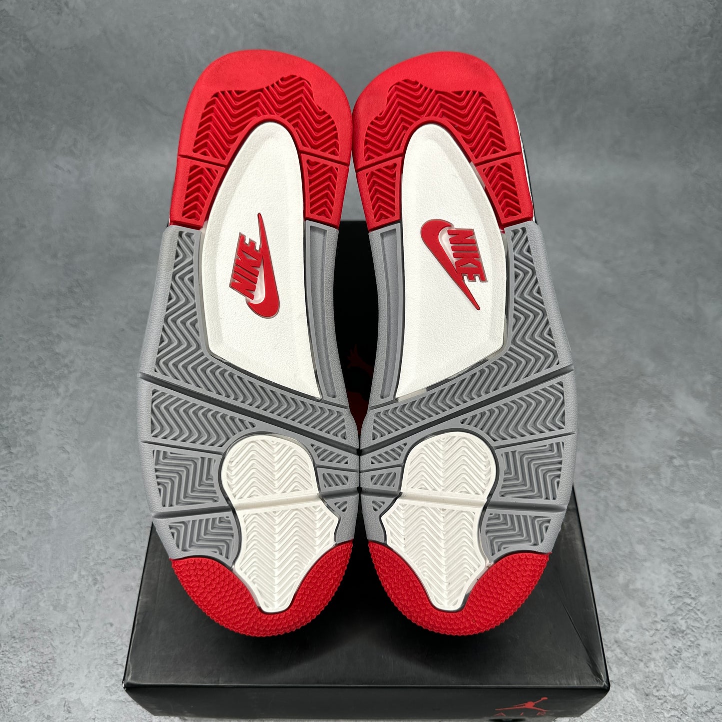 Jordan 4 Retro Bred (2019) *pre-owned* SIZE 9