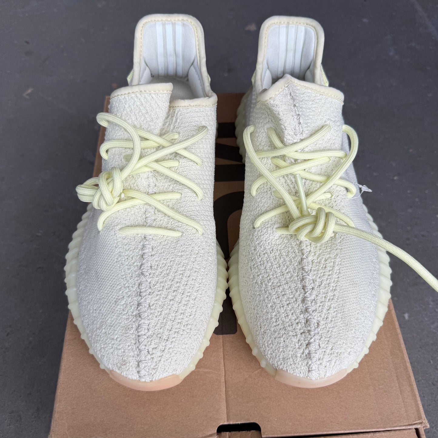 adidas Yeezy Boost 350 V2 Butter *pre-owned* (SIZE 9.5)