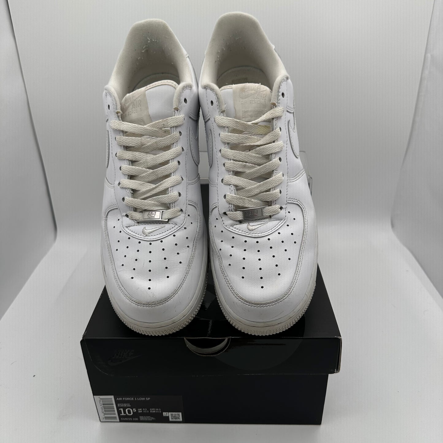 Nike Supreme Air Force One Low White *pre-owned* (Size 10.5)