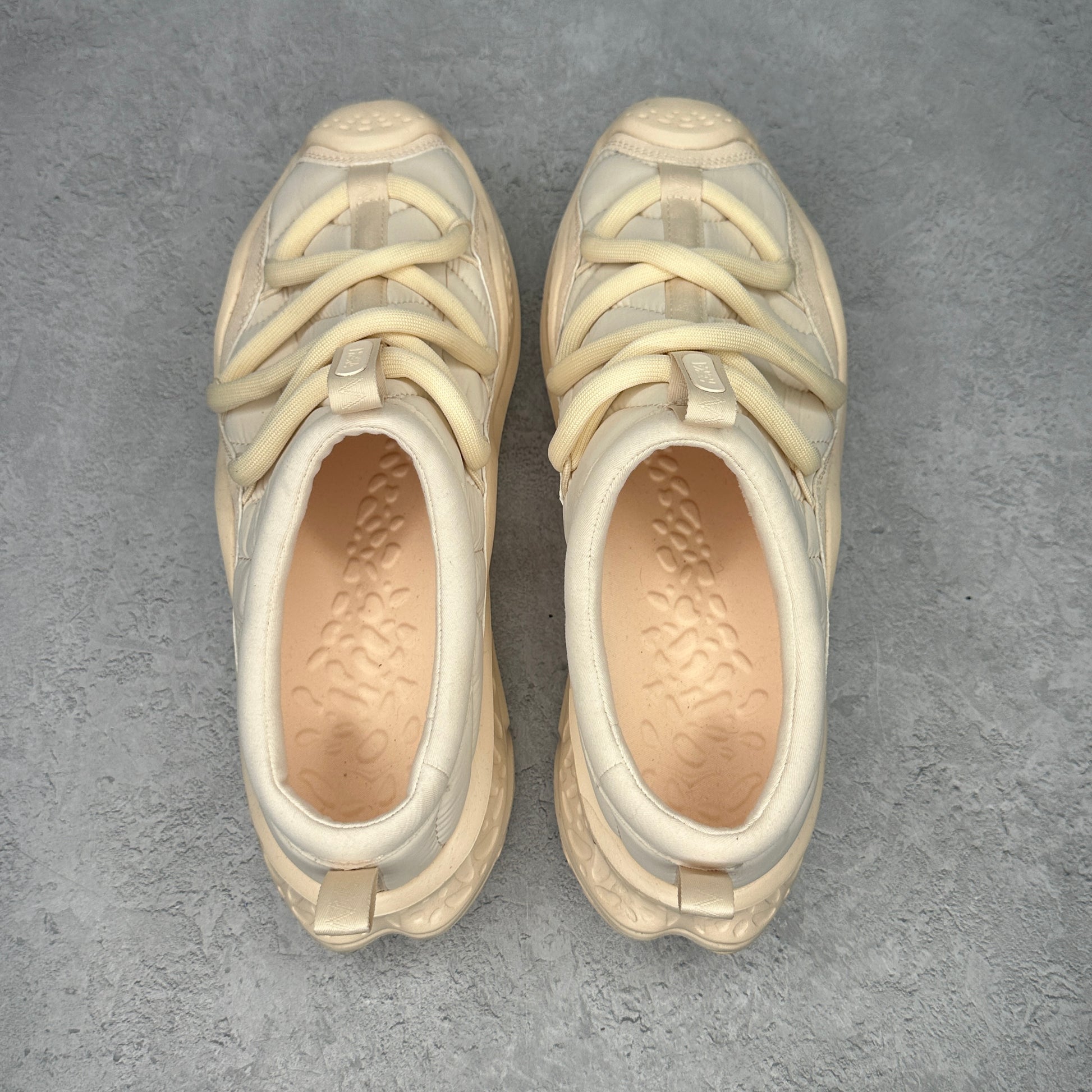 Hoka One One Ora Primo Vanilla *pre-owned* SIZE 11.5