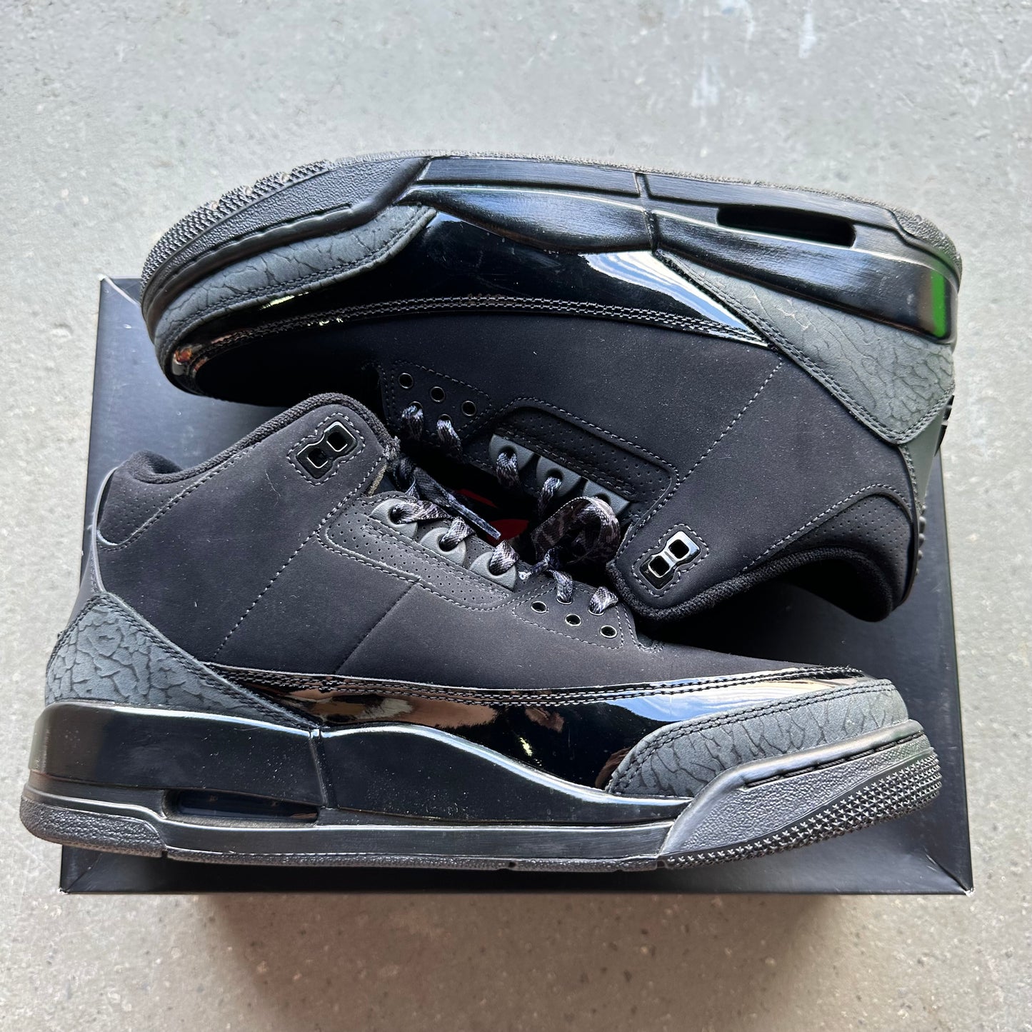 Jordan 3 Retro Black Cat (2025) *pre-owned* VNDS (SIZE 9.5)