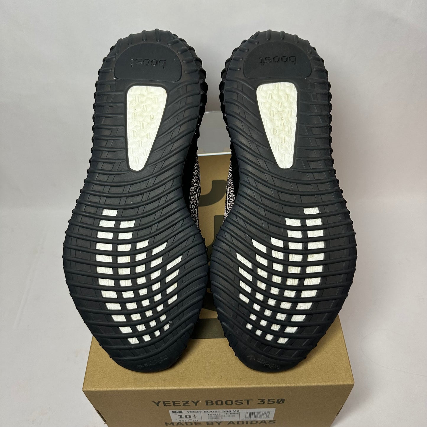 adidas Yeezy Boost 350 V2 Yecheil (Non-Reflective) *pre-owned* (SIZE 10.5)