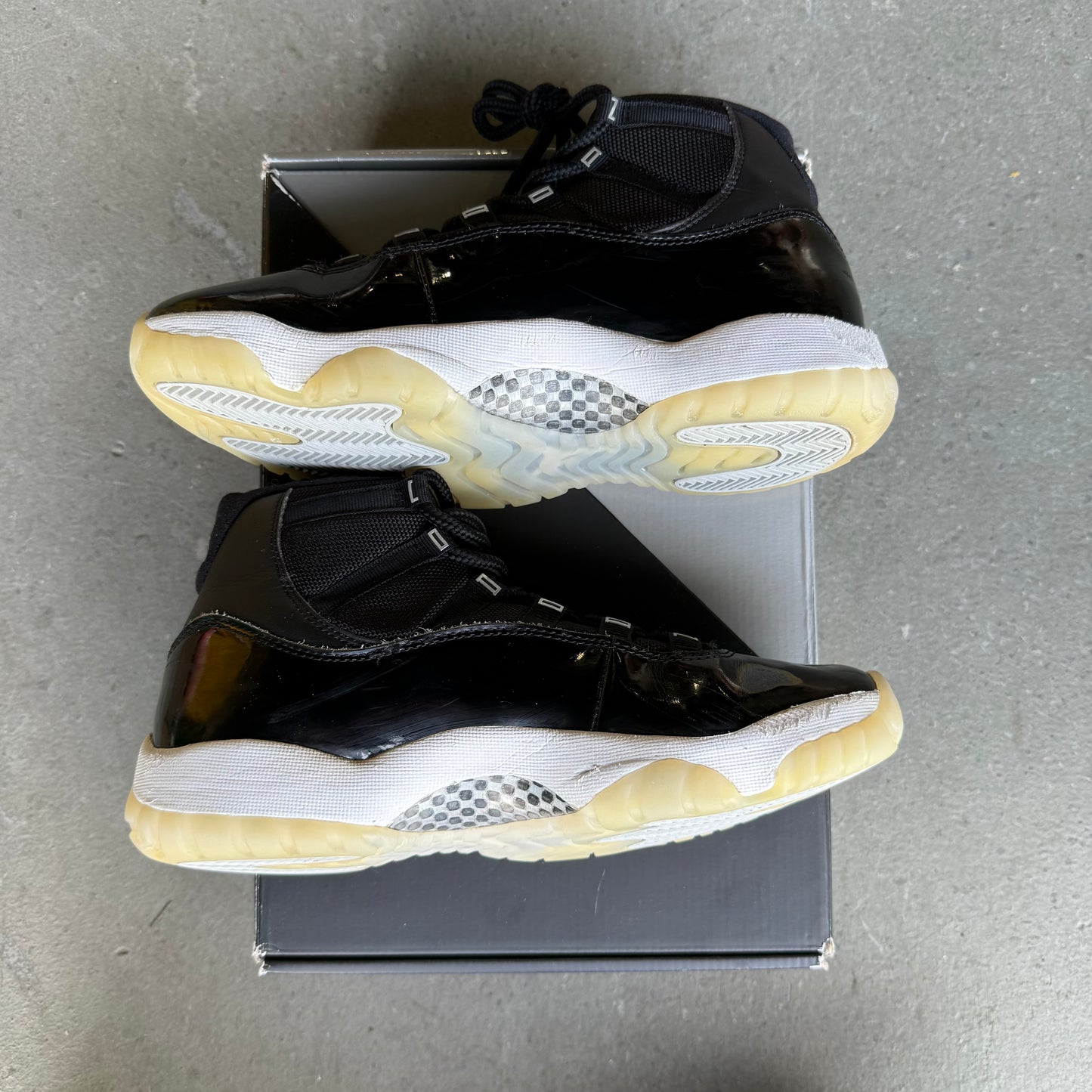 Jordan 11 Retro Jubilee 25th Anniversary *pre-owned* (SIZE 8)