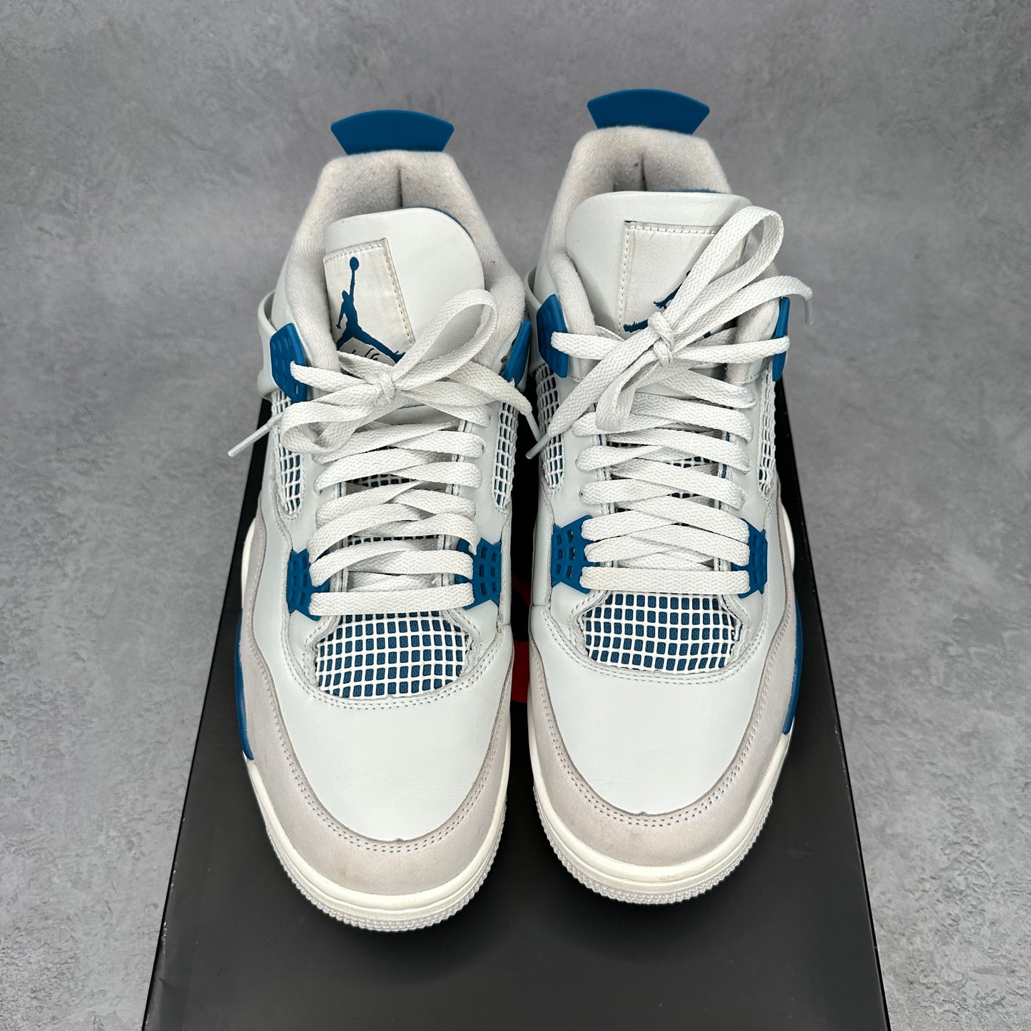 Jordan 4 Retro Military Blue (2024) *pre-owned* SIZE 10.5