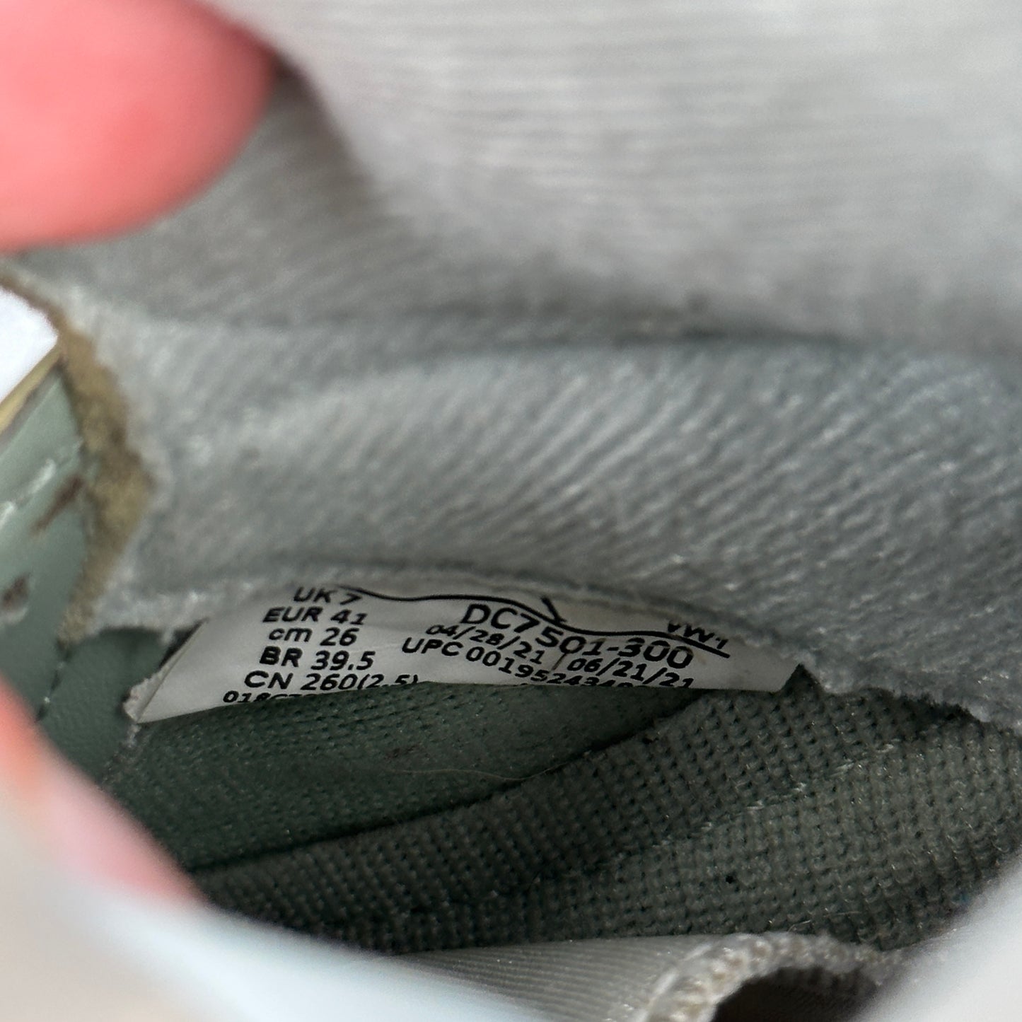 Jordan 5 Retro Jade Horizon *pre-owned* SIZE 8