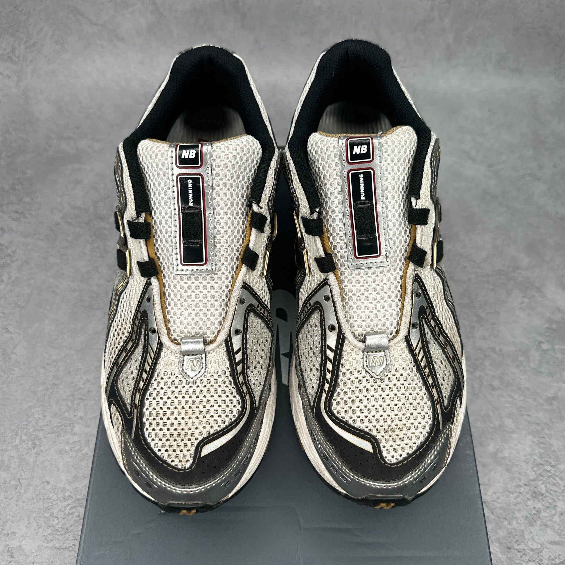 New Balance 1906R White Metallic Gold *pre-owned* SIZE 9
