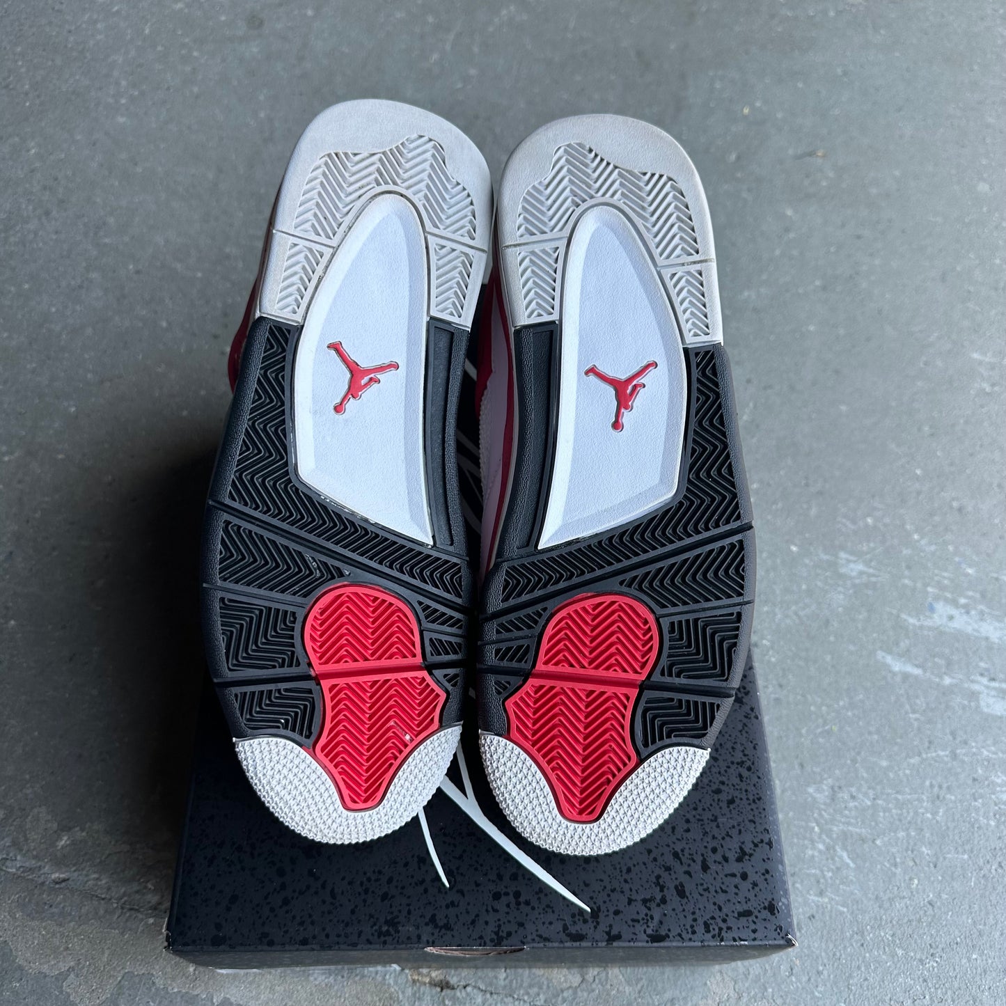 Jordan 4 Retro Red Cement *pre-owned* (SIZE 10)
