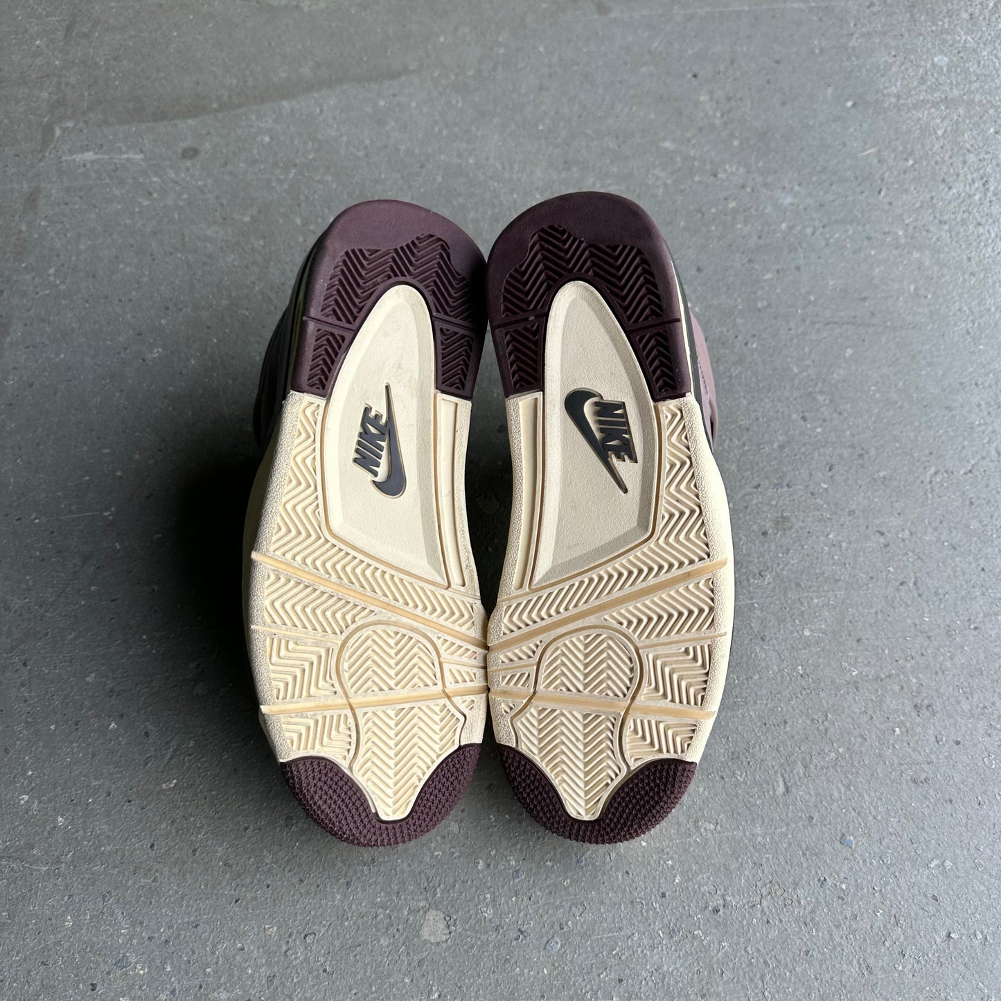 Jordan 4 Retro SP A Ma Maniére Violet Ore *pre-owned* (SIZE 8)