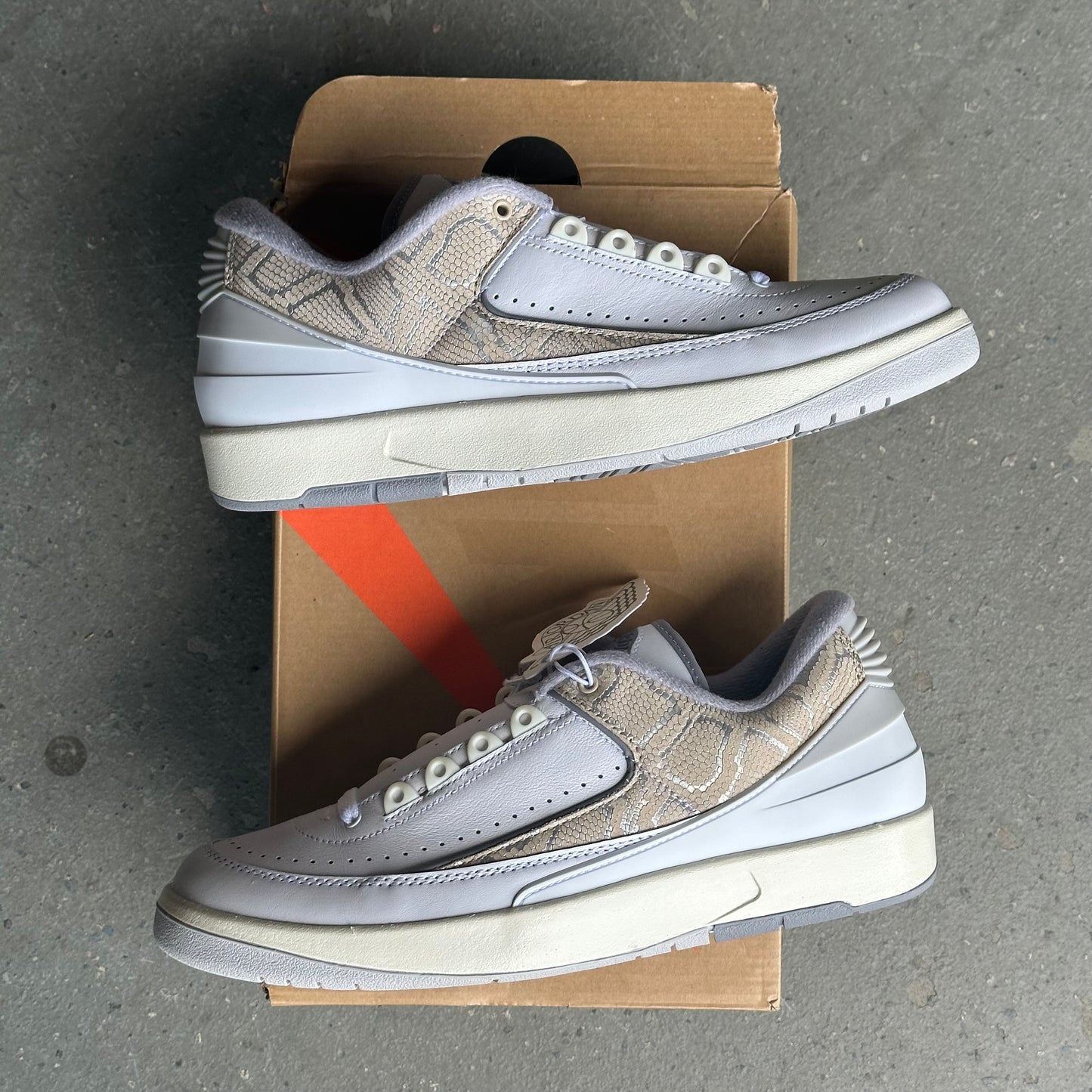 Jordan 2 Retro Low Python *pre-owned* (SIZE 9.5)