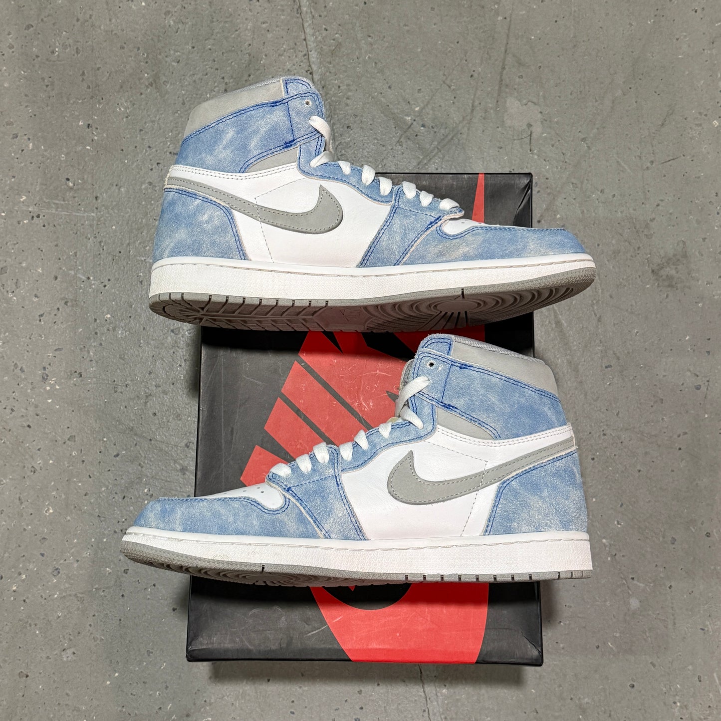 Jordan 1 High Retro Hyper Royal *pre-owned* (SIZE 10)