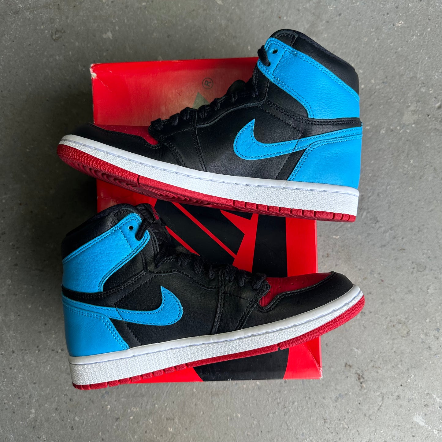 Jordan 1 Retro High NC to Chi (Women's) *pre-owned* (SIZE 6.5W)