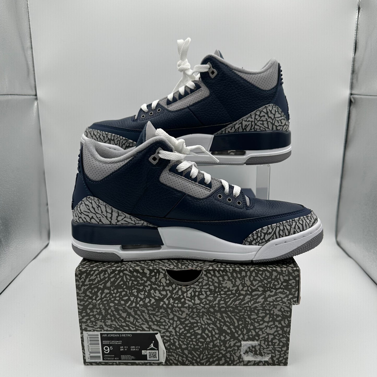 Jordan 3 Retro Georgetown *pre-owned* (SIZE 9.5)