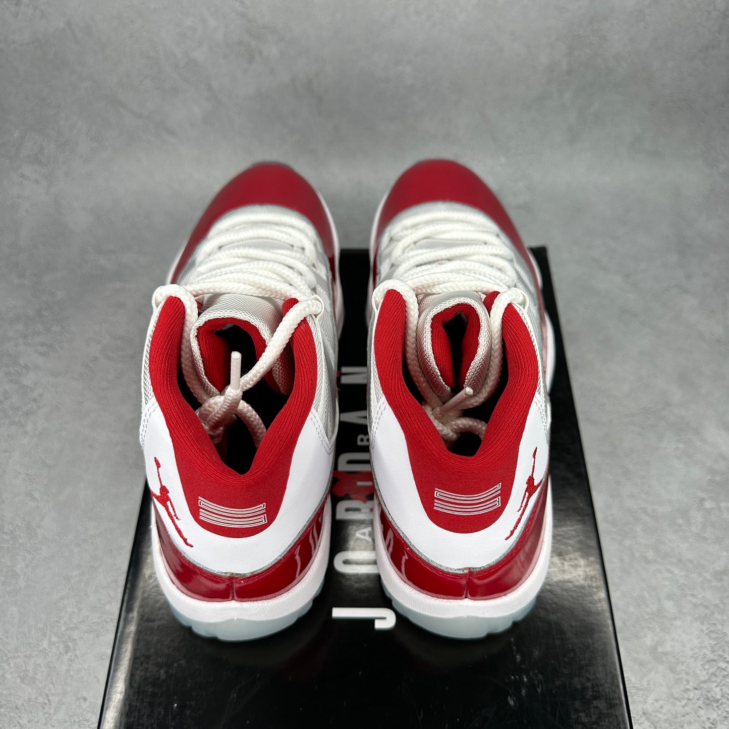 Jordan 11 Retro Cherry (2022) VNDS *pre-owned* SIZE 9