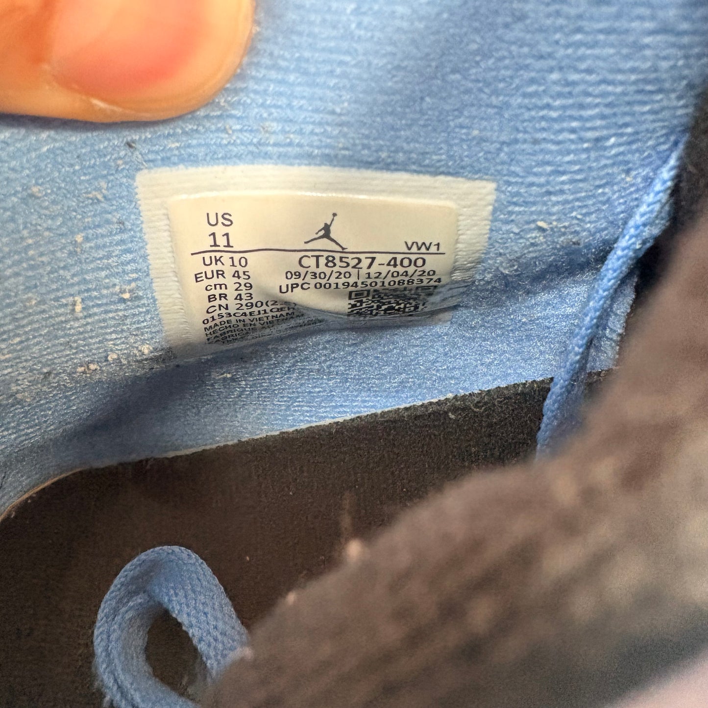 Jordan 4 Retro University Blue *pre-owned* SIZE 11