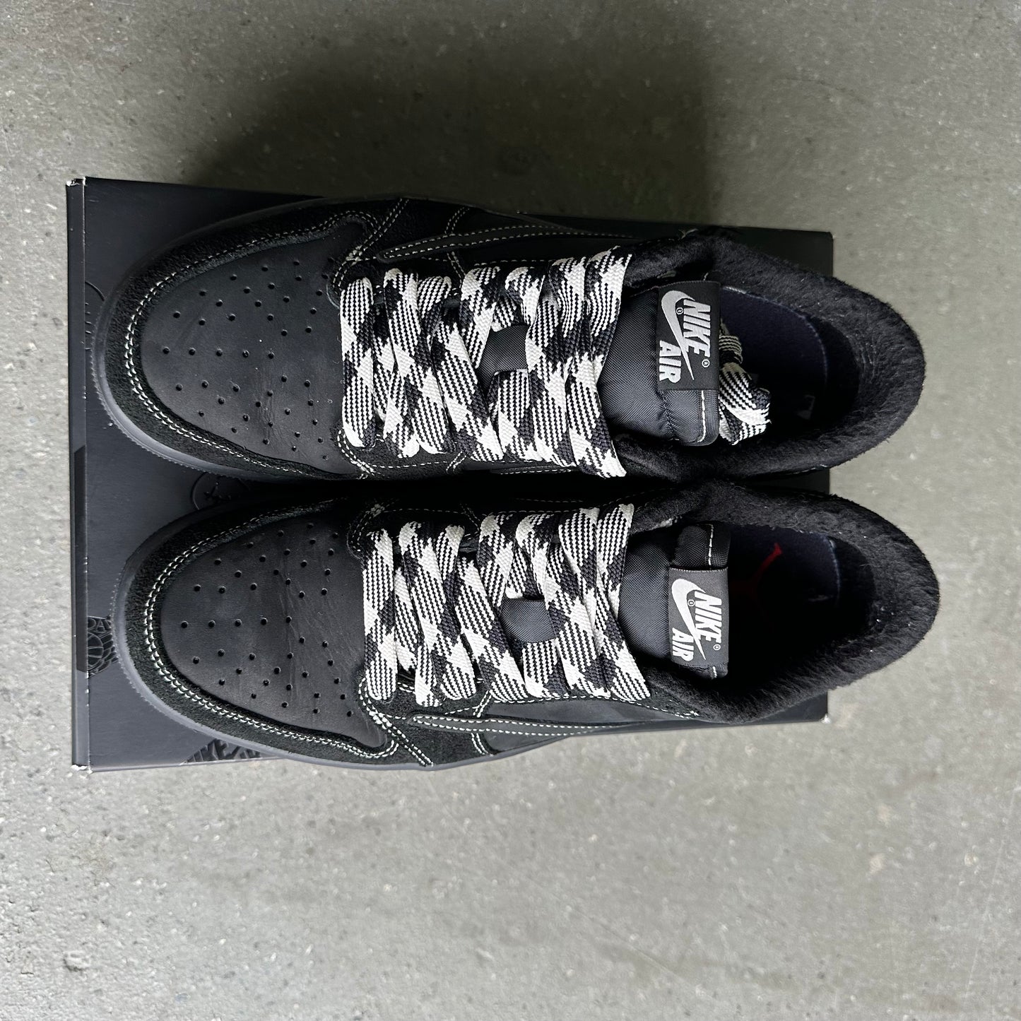Jordan 1 Retro Low OG SP Travis Scott Black Phantom *pre-owned* (SIZE 8.5)