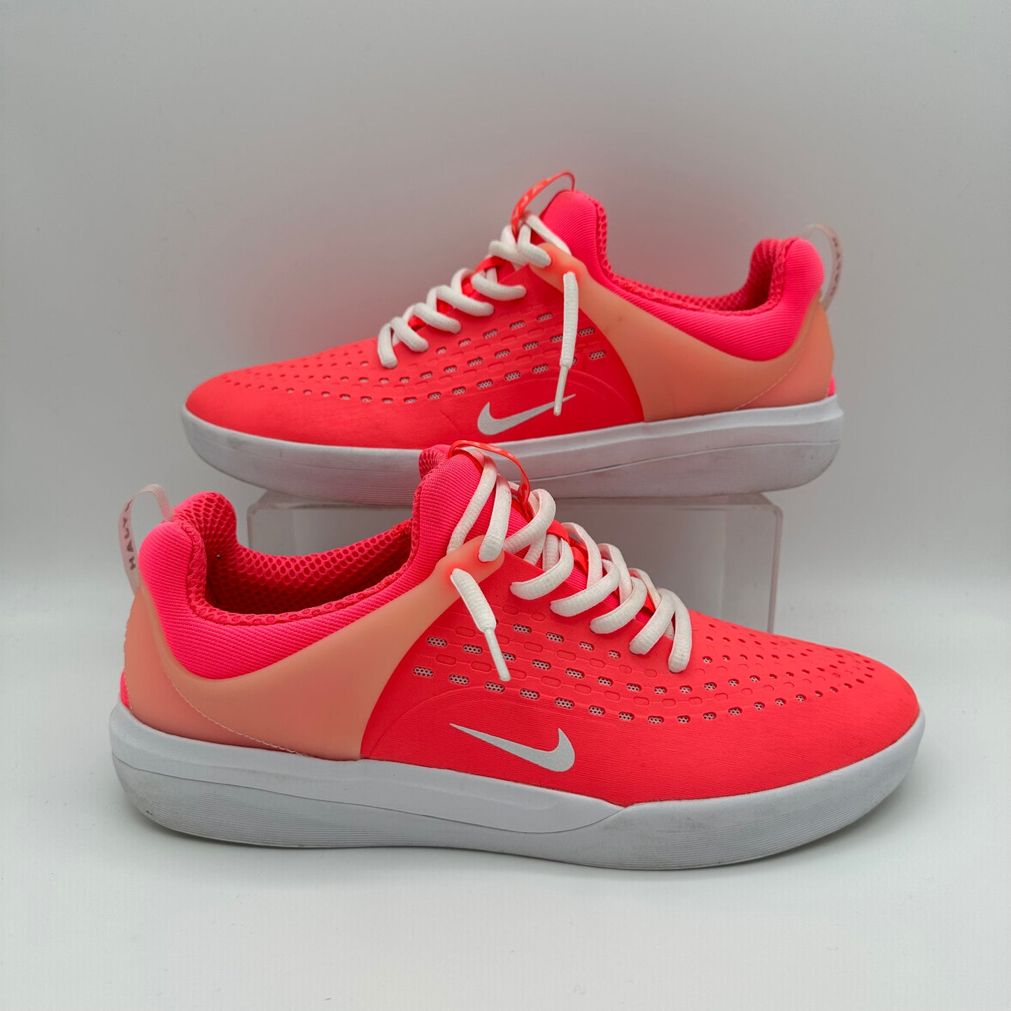 Nike SB Zoom Nyjah 3 Hot Punch *pre-owned* (SIZE 10)