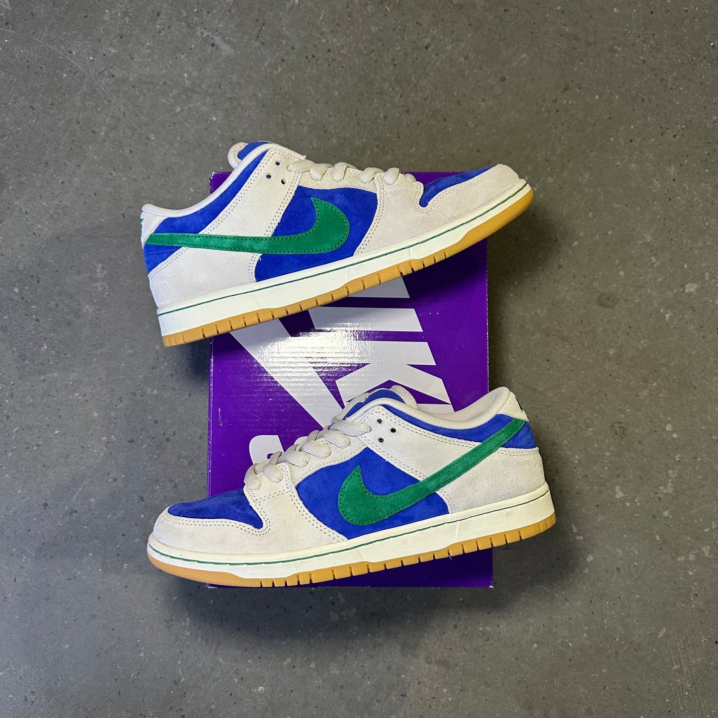 Nike SB Dunk Low Hyper Royal Malachite *pre-owned* (SIZE 10)
