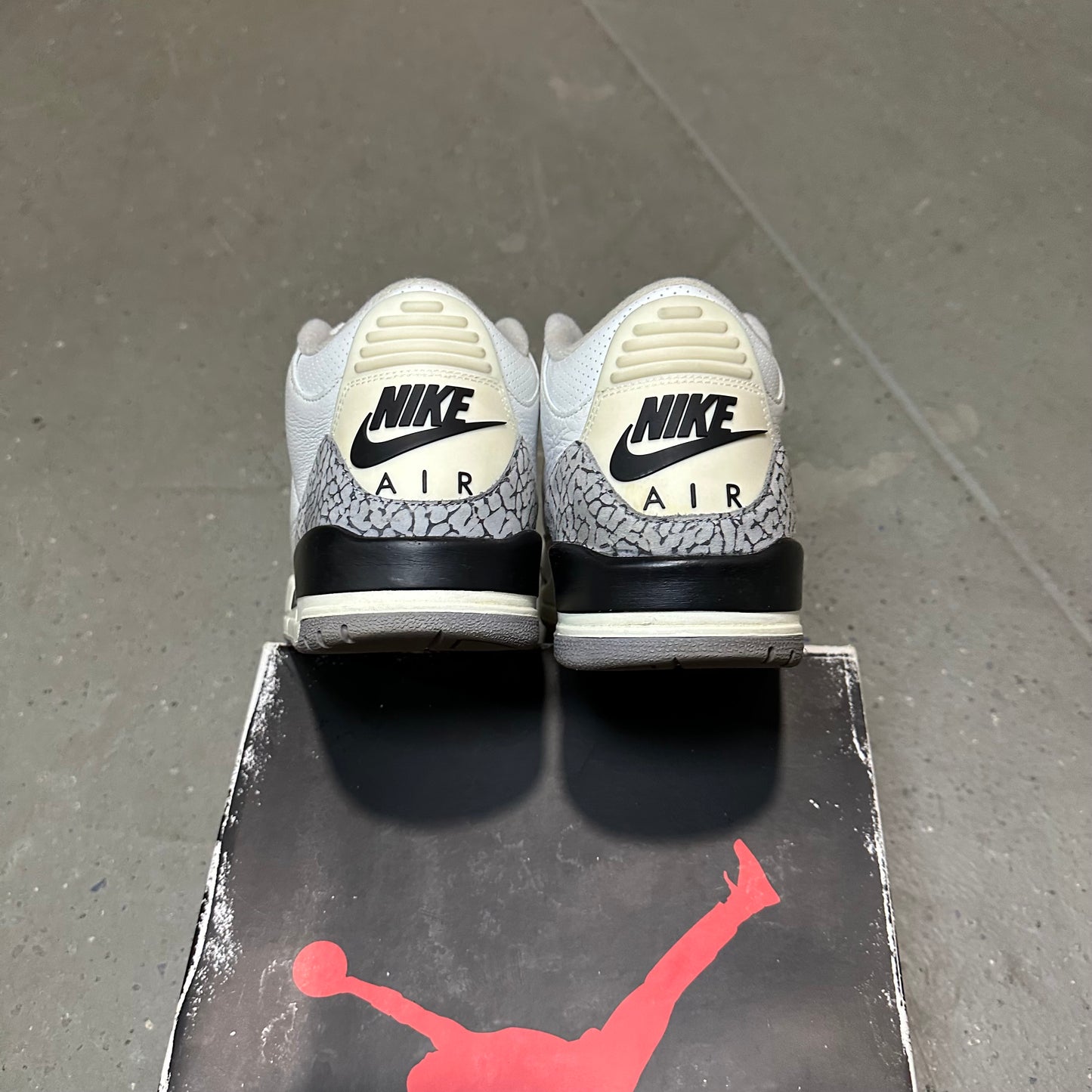 Jordan 3 Retro White Cement Reimagined *pre-owned* (SIZE 11)