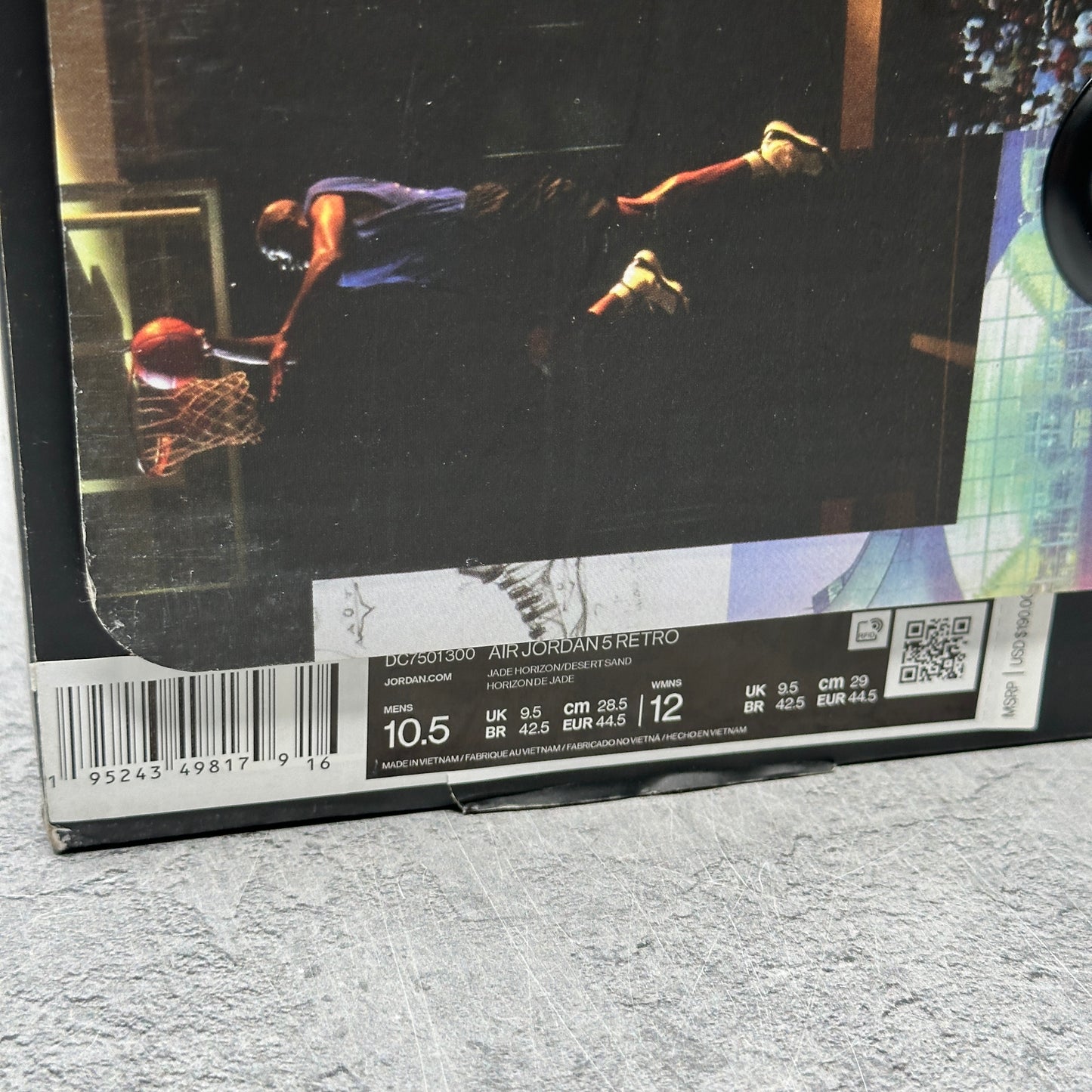 Jordan 5 Retro Jade Horizon *pre-owned* SIZE 10.5