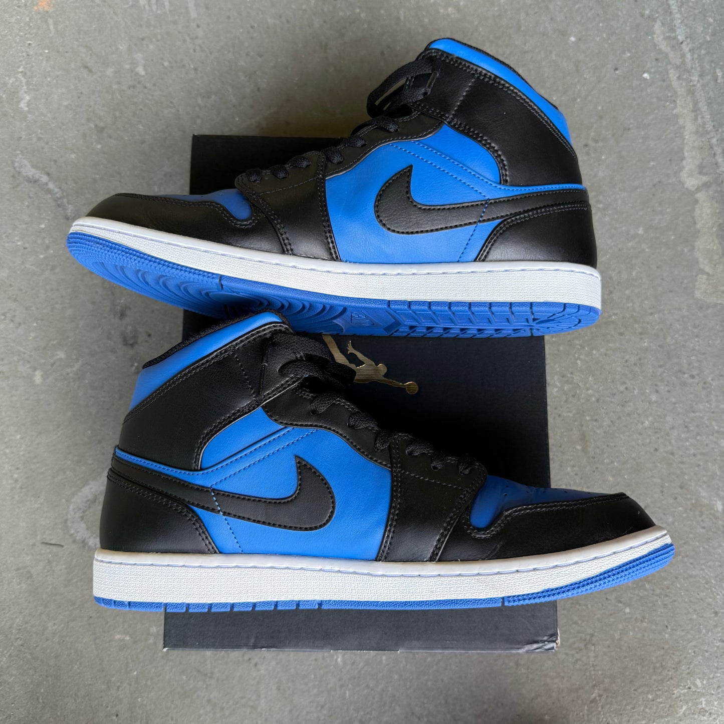 Jordan 1 Mid Black Royal Blue *pre-owned* (SIZE 11.5)
