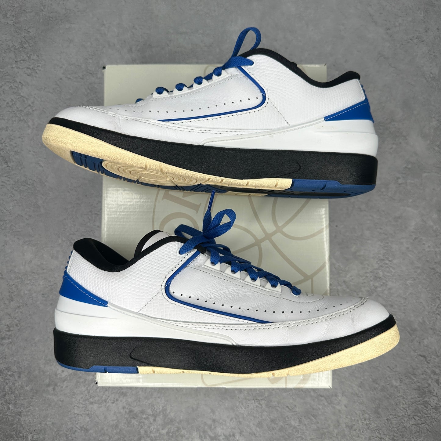 Jordan 2 Retro Low Varsity Royal (Women's) VNDS *pre-owned* SIZE 12W