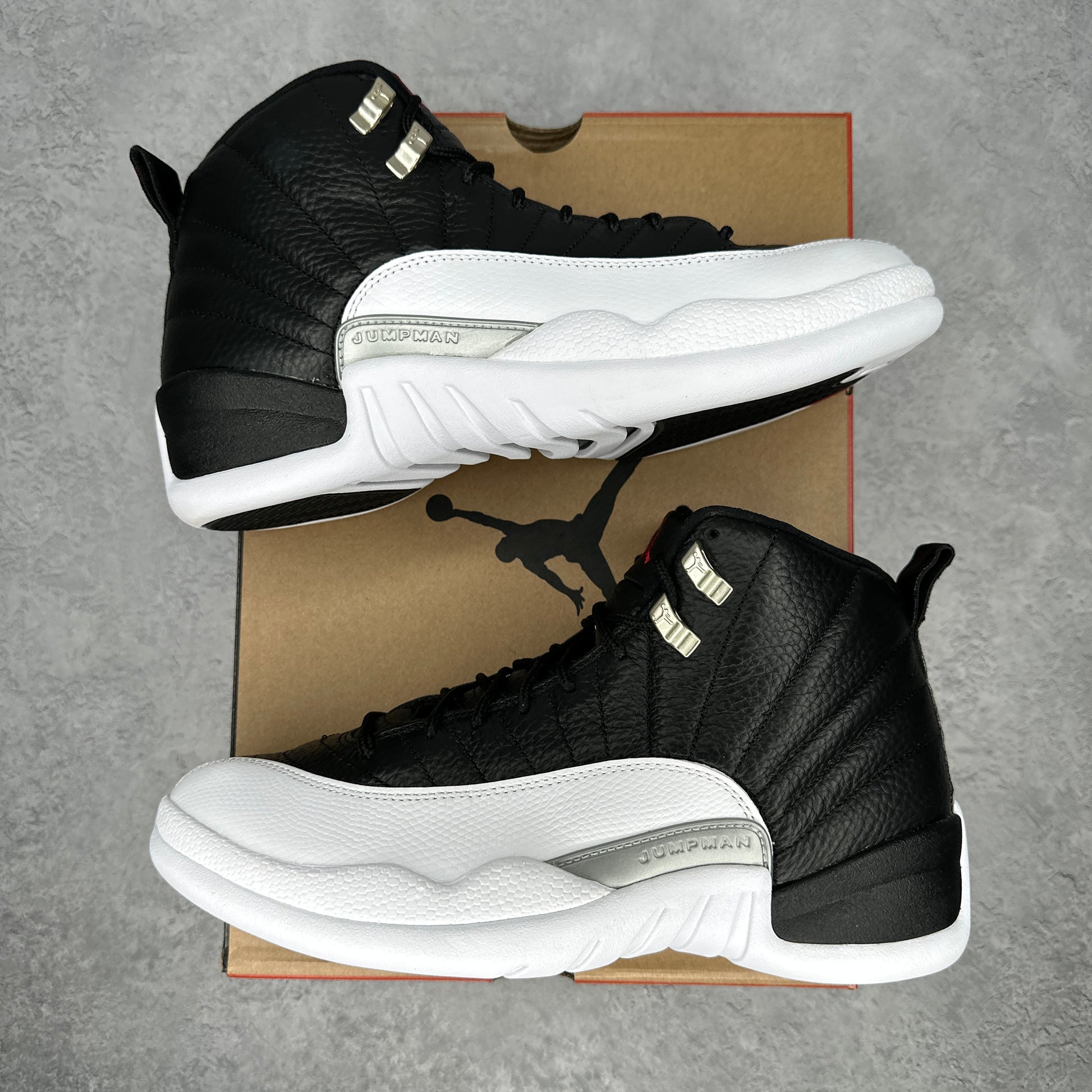 Jordan 12 Retro Playoffs (2022) *pre-owned* SIZE 9