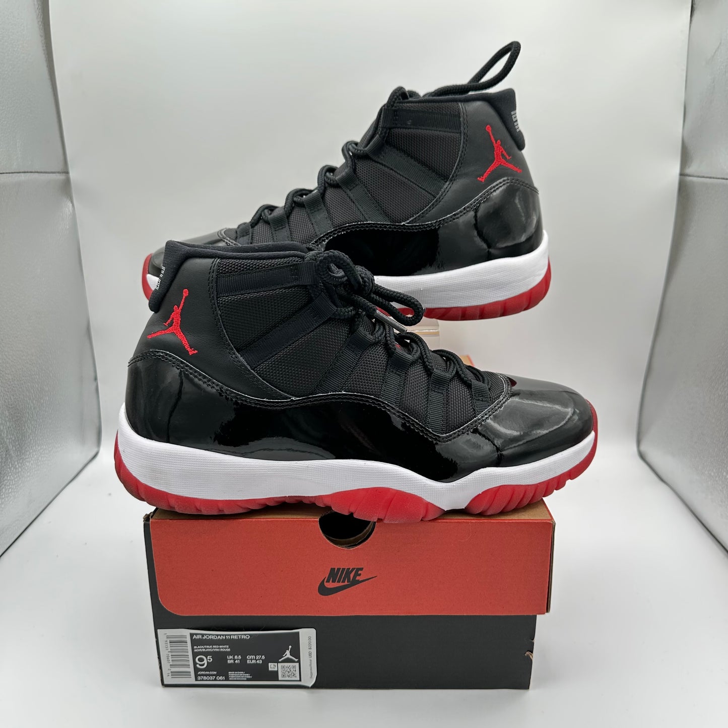Jordan 11 Retro Bred (2019) *pre-owned* (SIZE 9.5)
