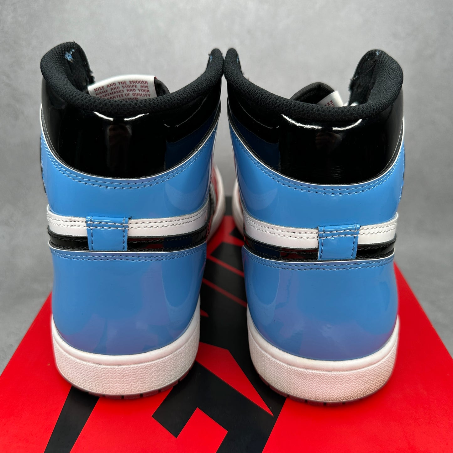 Jordan 1 Retro High Fearless UNC Chicago *pre-owned* SIZE 11.5