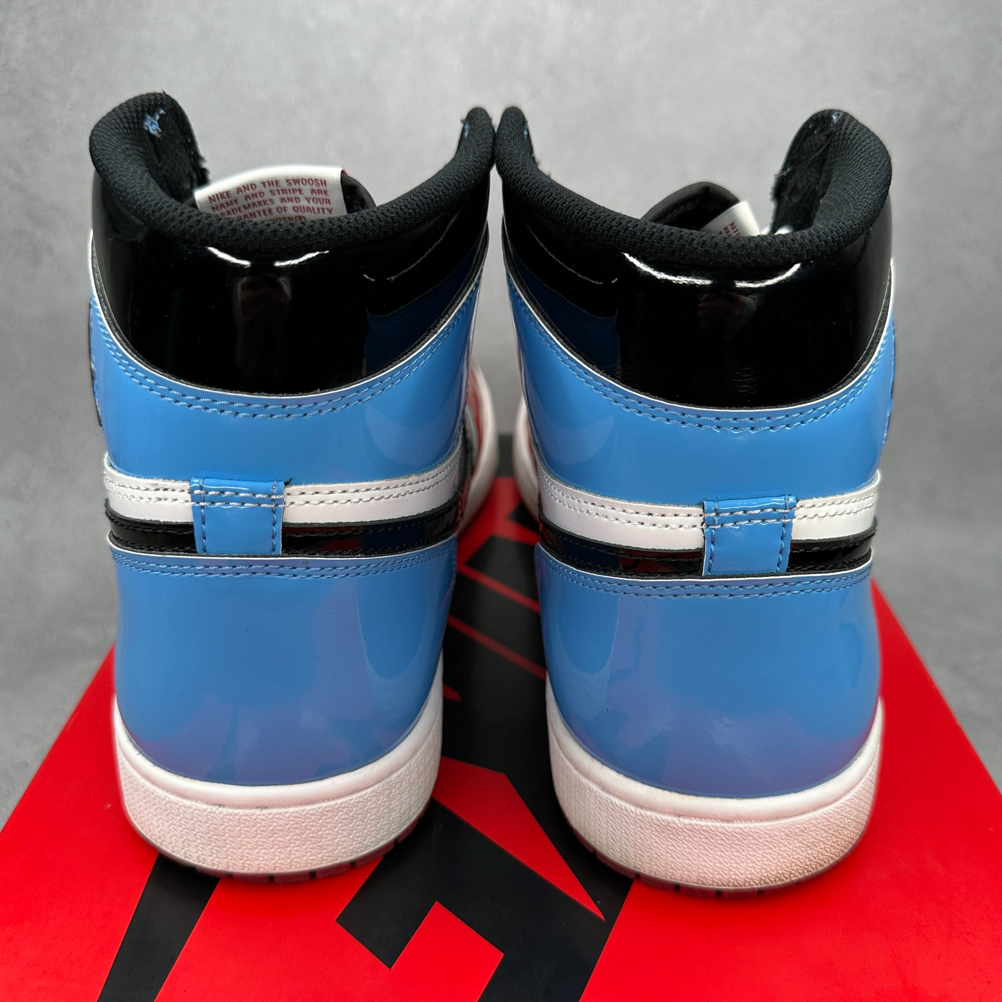 Jordan 1 Retro High Fearless UNC Chicago *pre-owned* SIZE 11.5