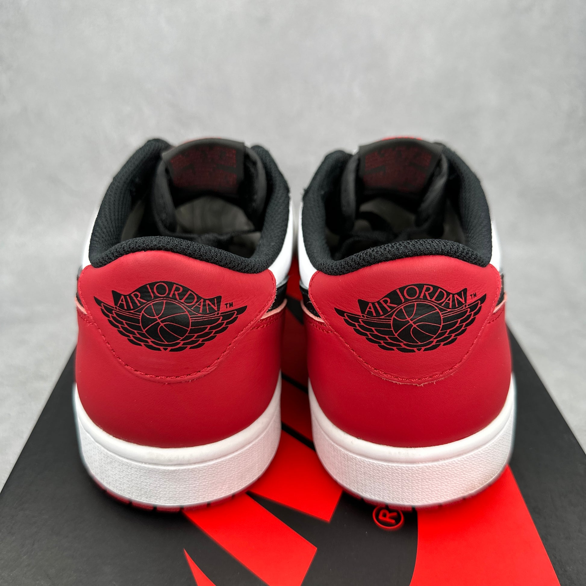 Jordan 1 Retro Low OG Black Toe (2023) VNDS *pre-owned* SIZE 9