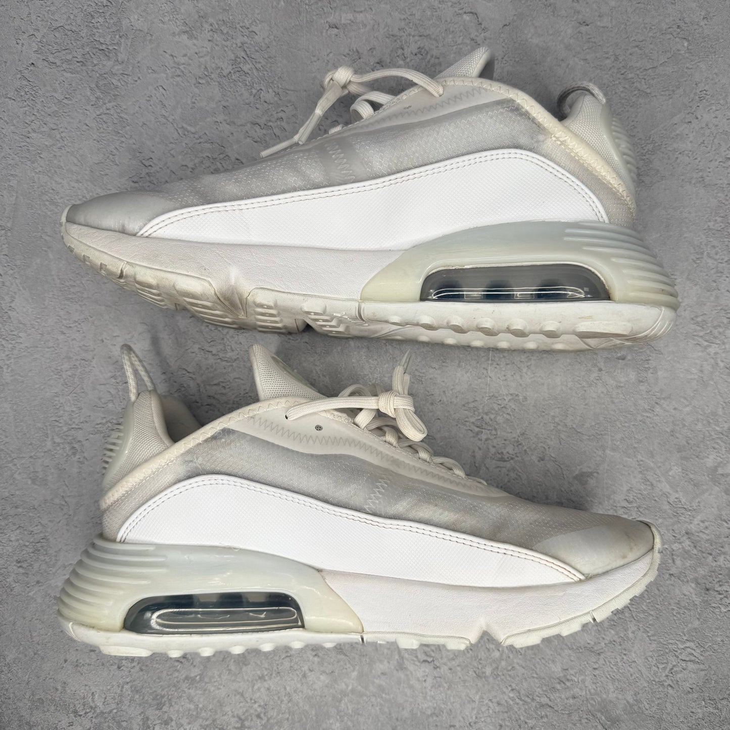 Nike Air Max 2090 Triple White *pre-owned* SIZE 9