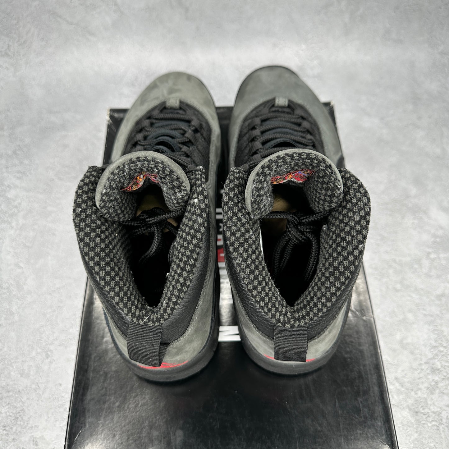Jordan 10 Retro Shadow (2018) *pre-owned* SIZE 9