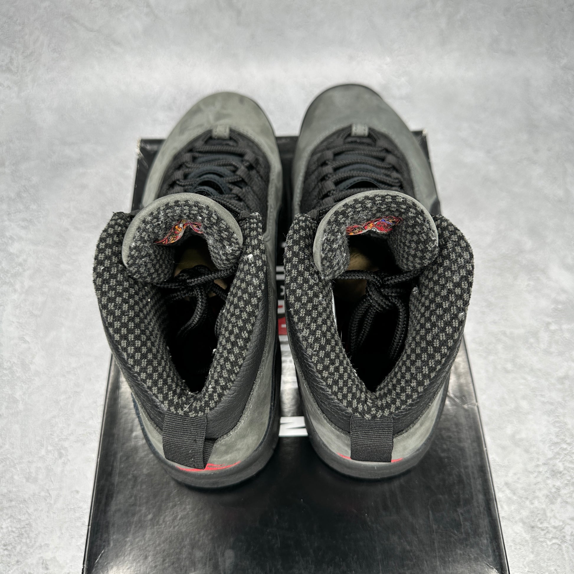 Jordan 10 Retro Shadow (2018) *pre-owned* SIZE 9