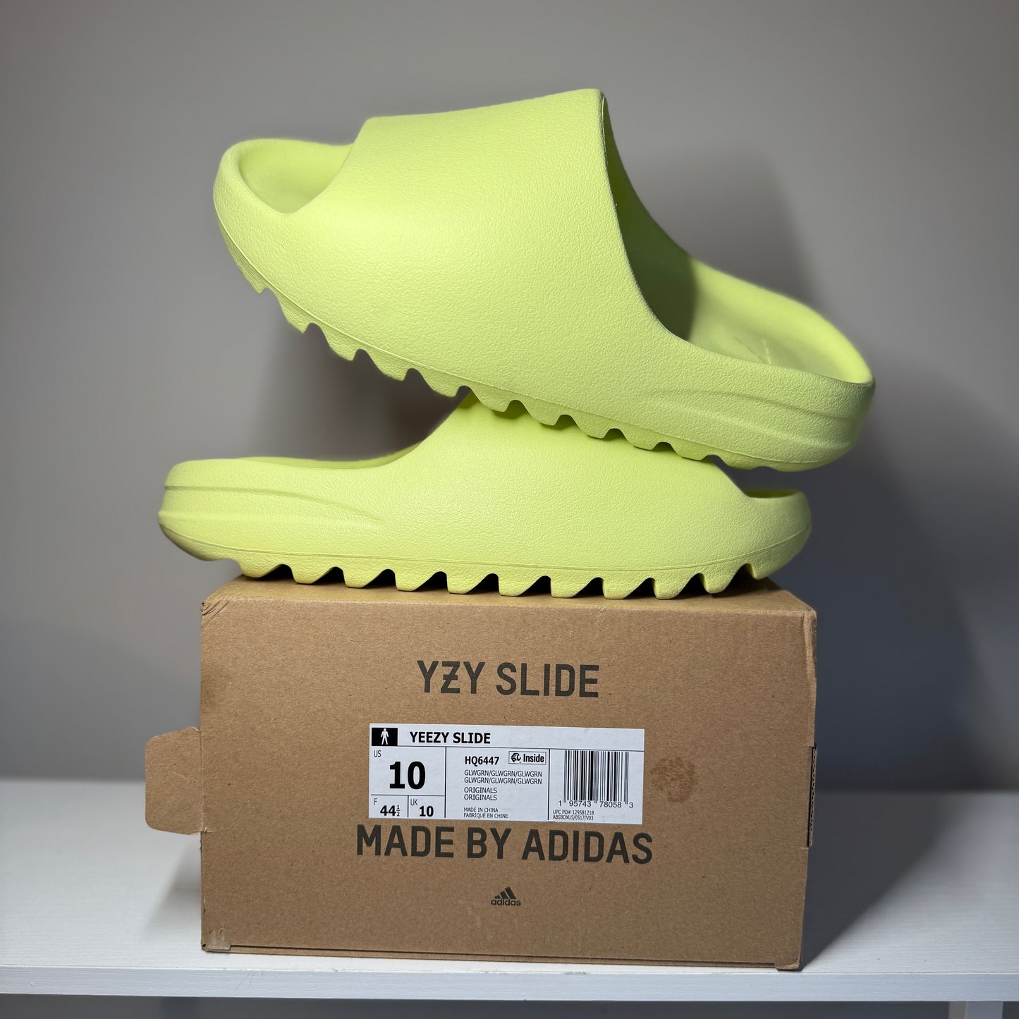adidas Yeezy Slide Glow Green *pre-owned* (SIZE 10)