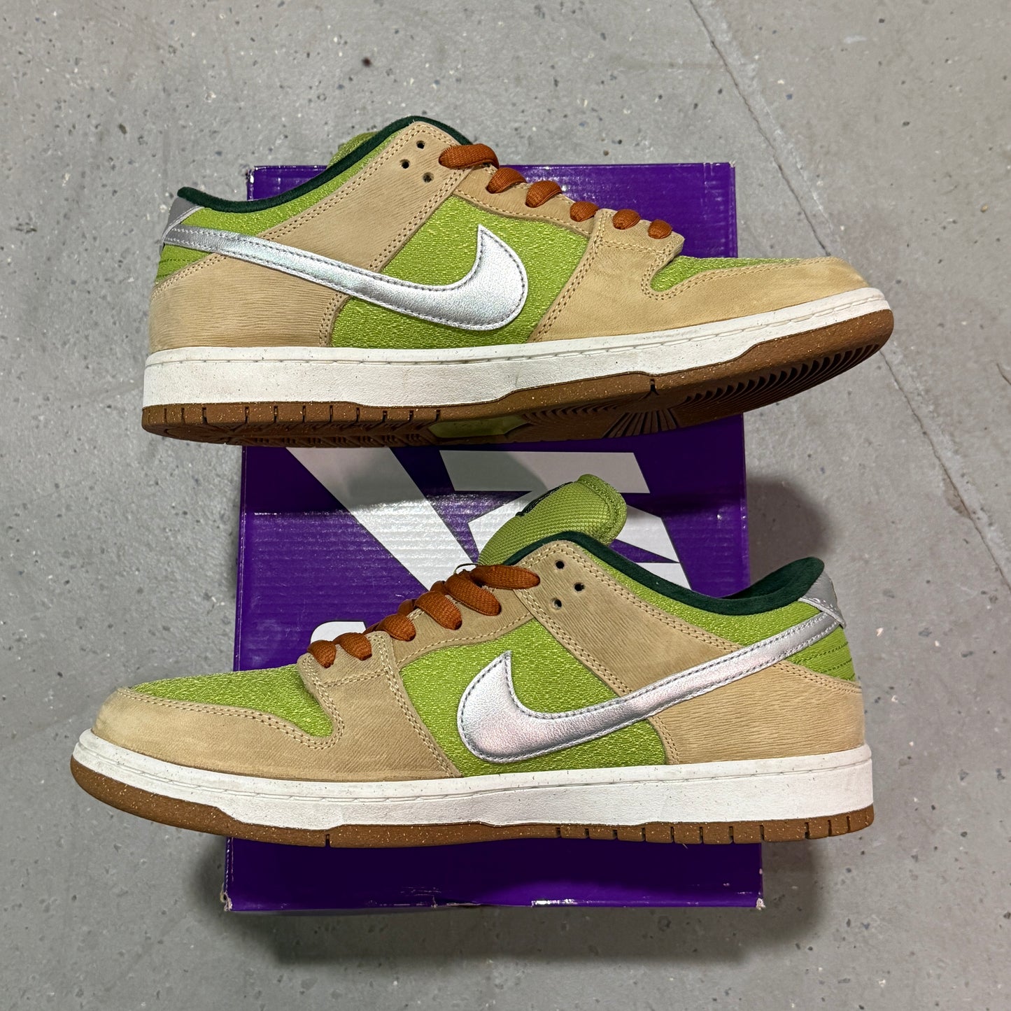 Nike SB Dunk Low Escargot *pre-owned* (SIZE 12)