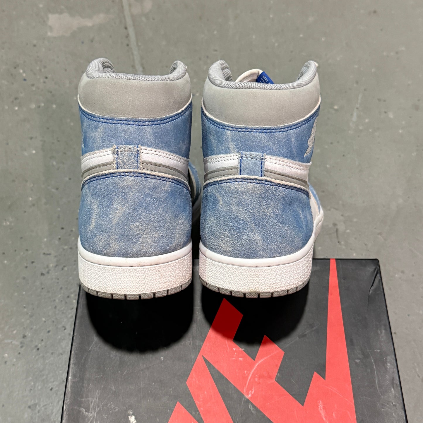 Jordan 1 High Retro Hyper Royal *pre-owned* (SIZE 10)