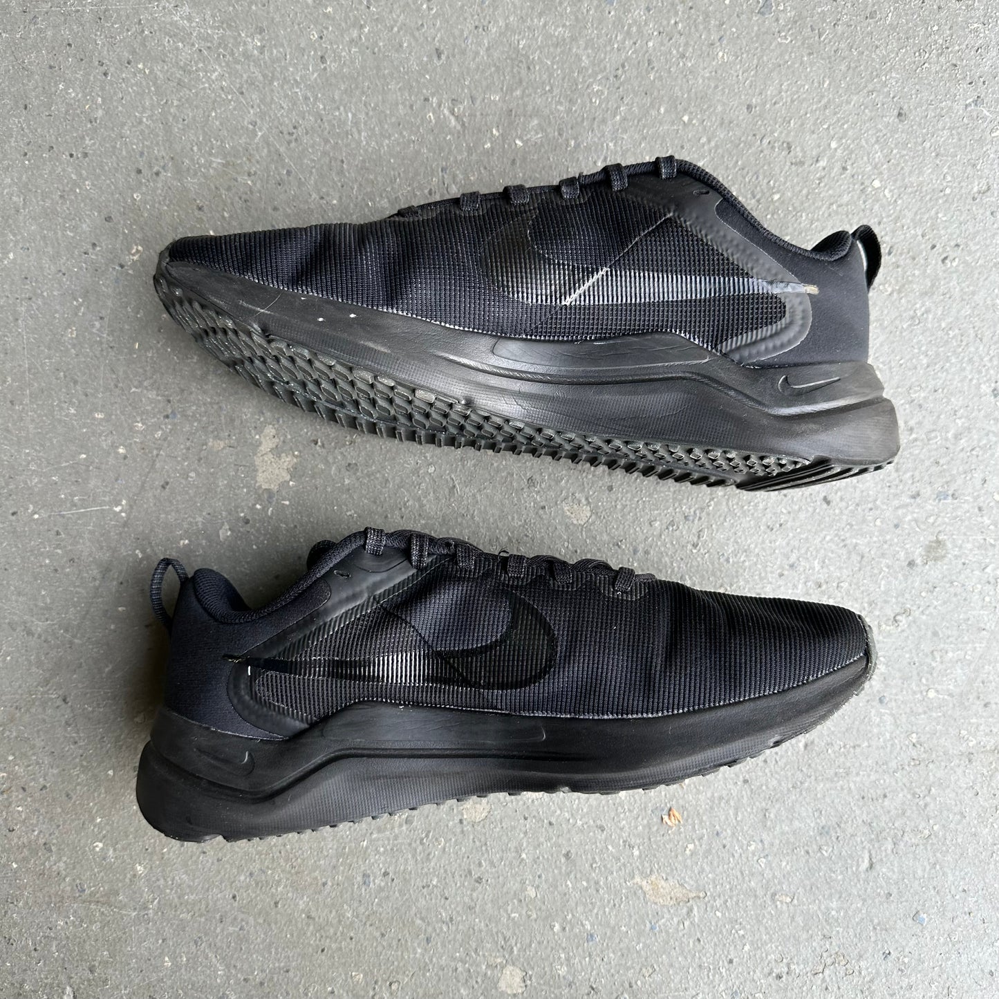 Nike Downshifter 12 Black (Women's) *pre-owned* (SIZE 8.5W/7M)