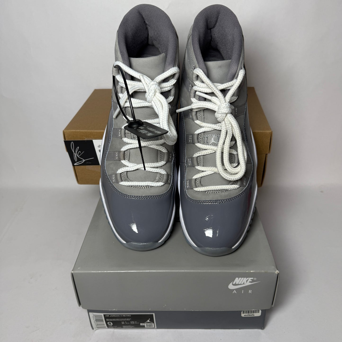 Jordan 11 Retro Cool Grey (2021) *pre-owned* (SIZE 9)