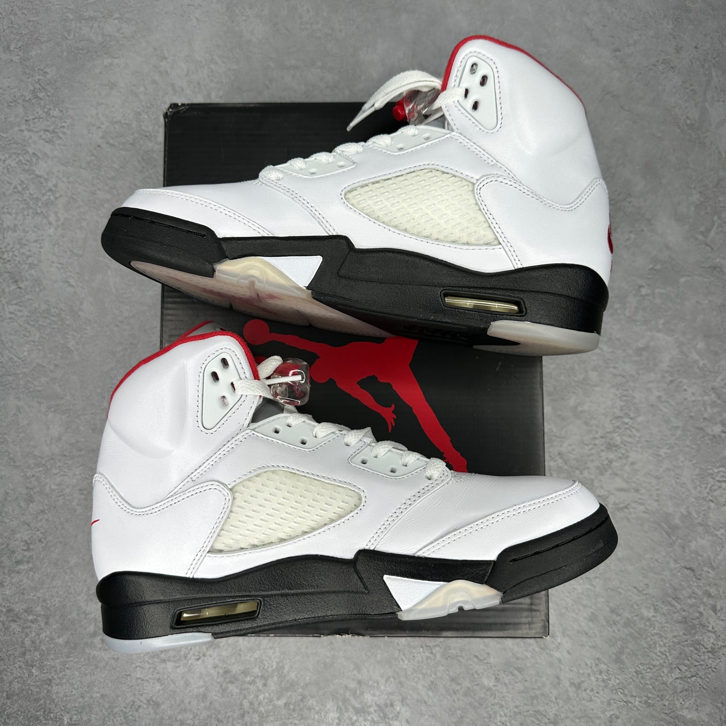 Jordan 5 Retro Fire Red Silver Tongue (2020) VNDS *pre-owned* SIZE 9