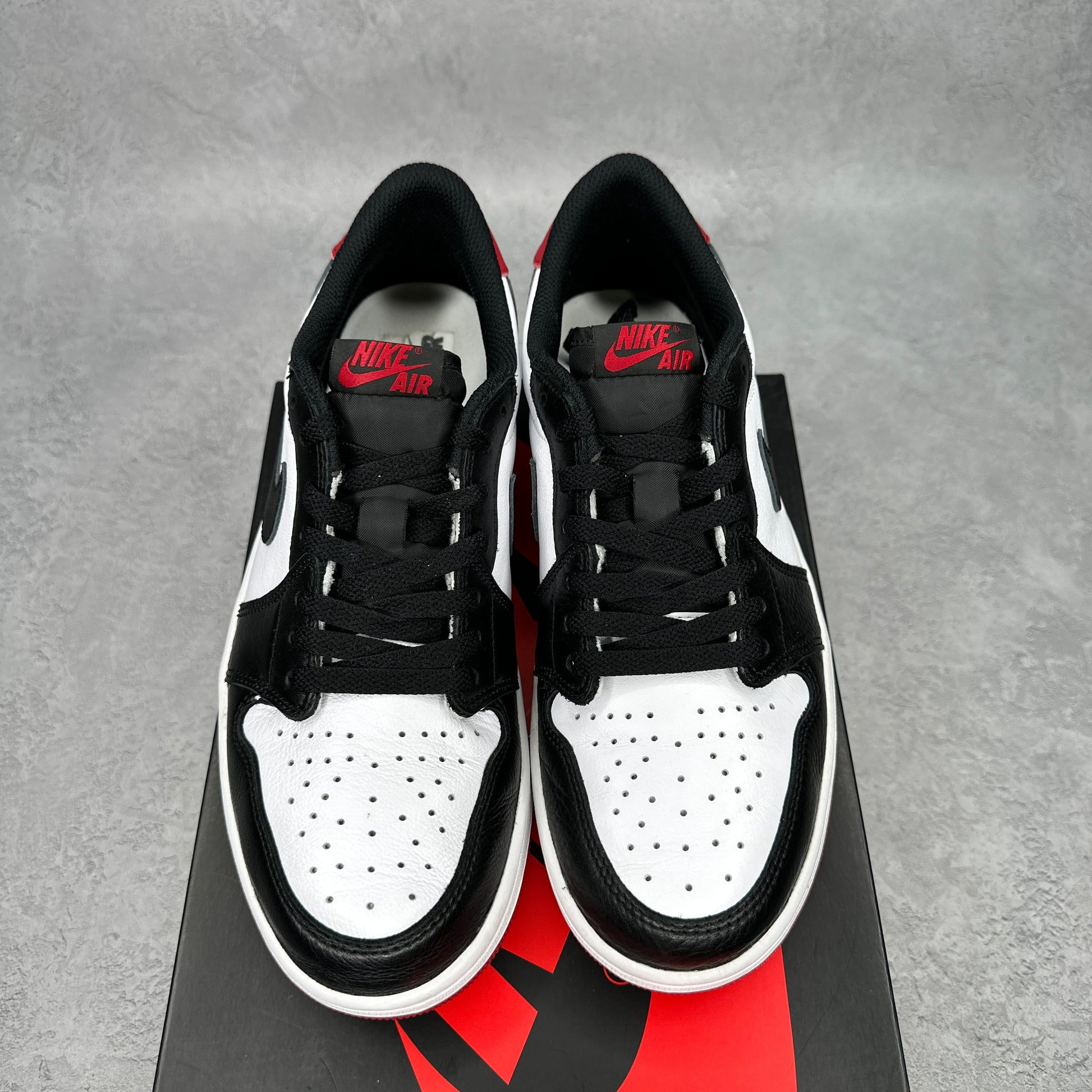 Jordan 1 Retro Low OG Black Toe (2023) VNDS *pre-owned* SIZE 9
