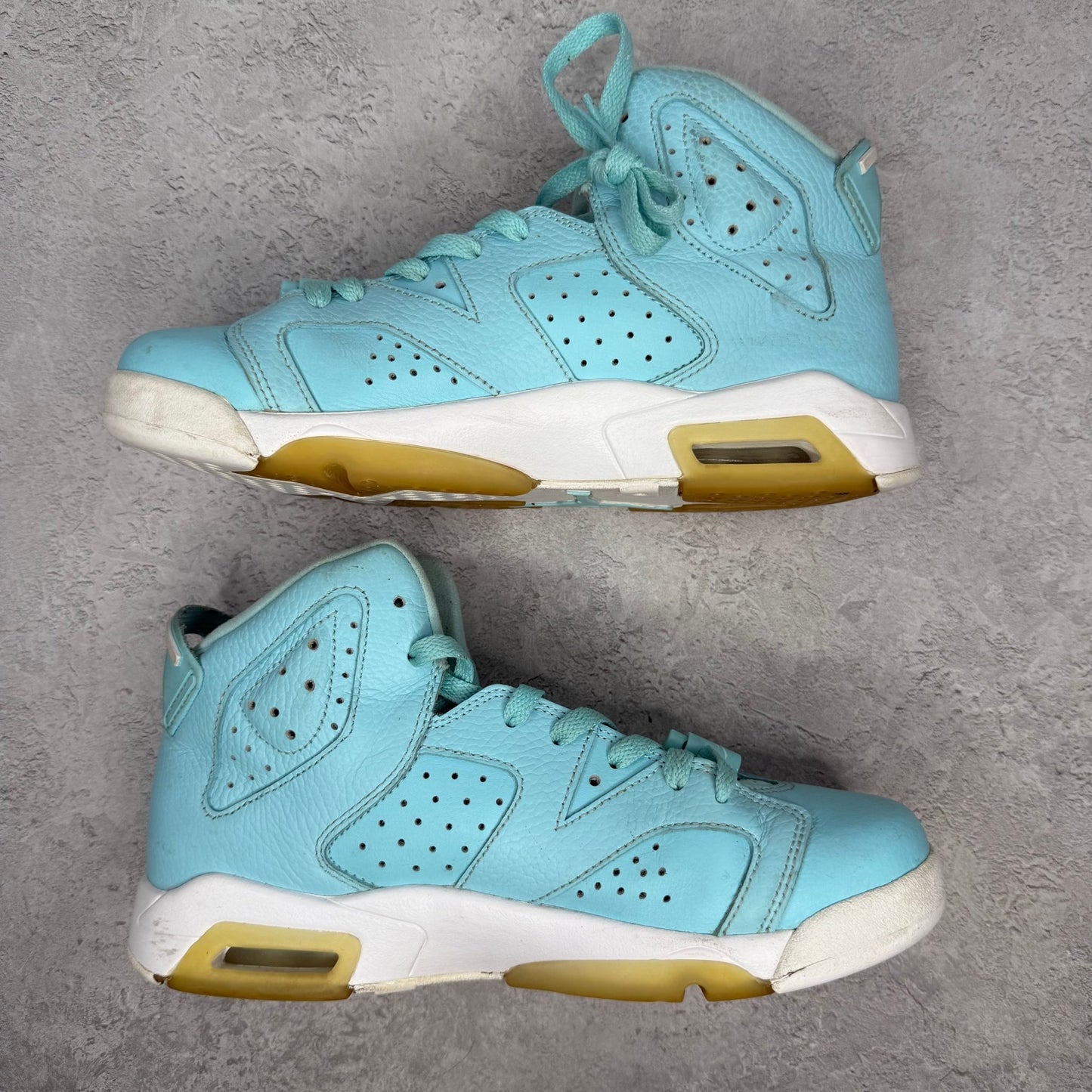 Jordan 6 Retro Pantone (GS) *pre - owned* SIZE 7Y - Kicks Collective PA - Jordan - 543390 - 407 - Kid's Shoes - 7Y - Pre - Owned