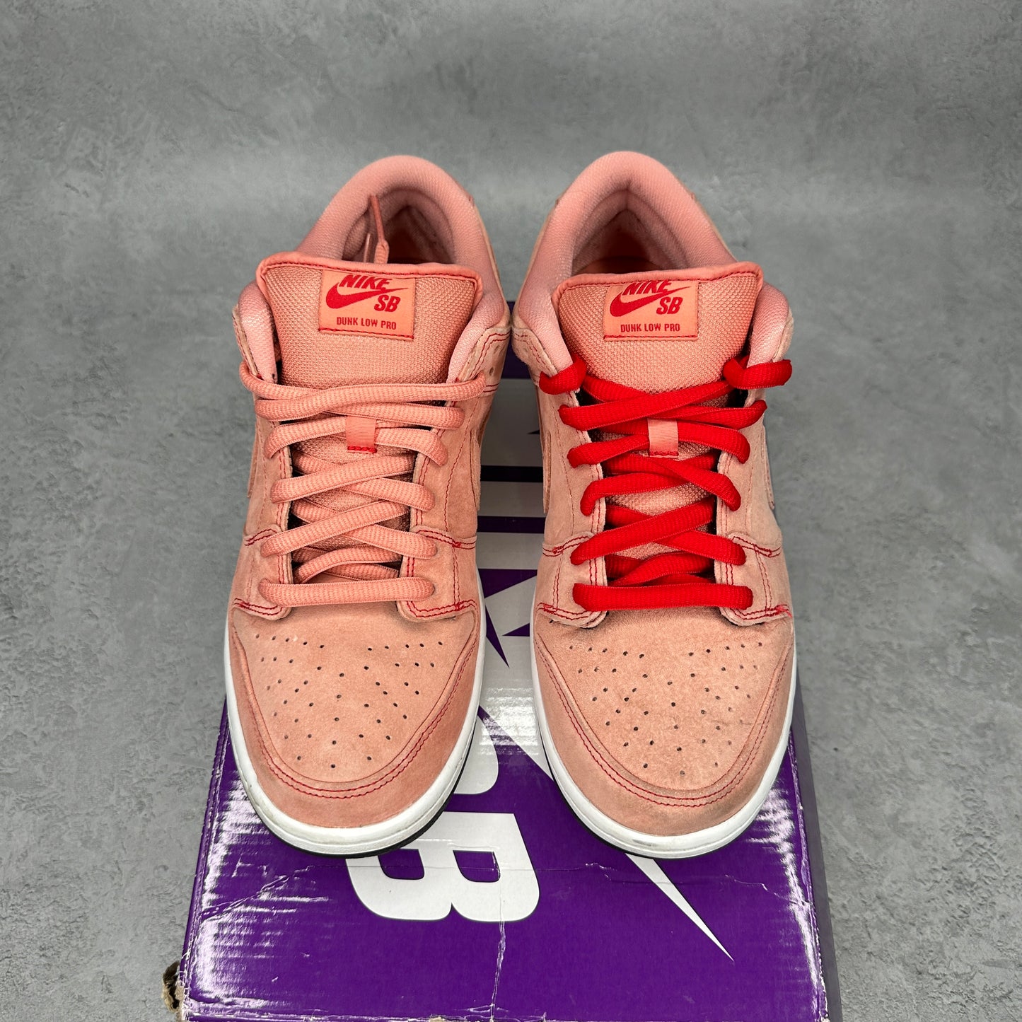 Nike SB Dunk Low Pink Pig *pre-owned* SIZE 10