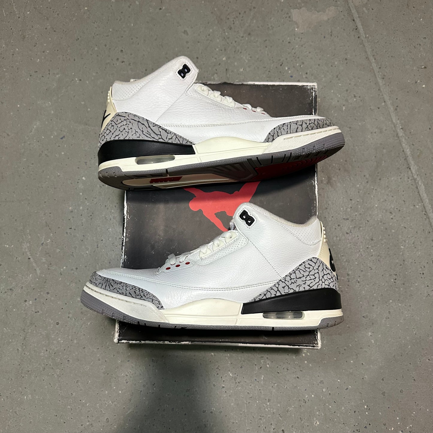 Jordan 3 Retro White Cement Reimagined *pre-owned* (SIZE 11)