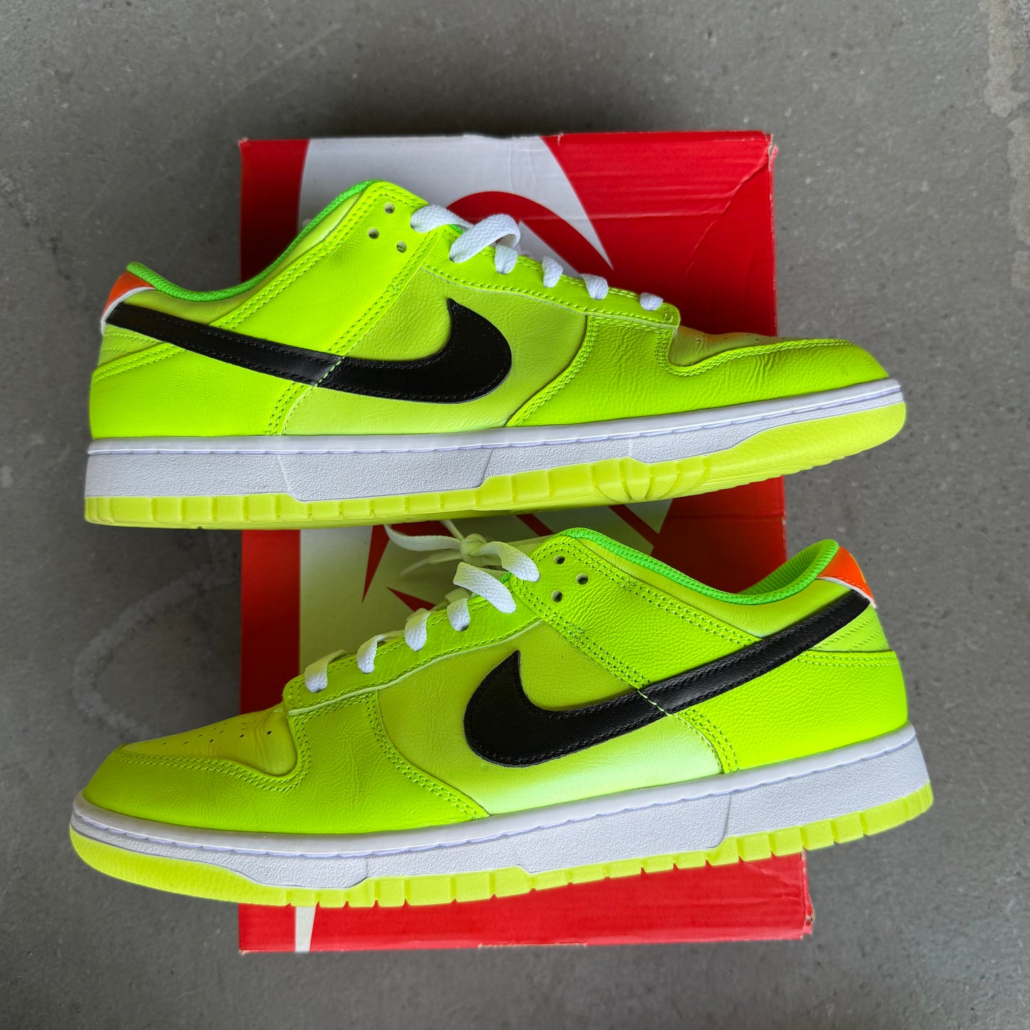 Nike Dunk Low SE Splash Volt *pre-owned* (SIZE 11)